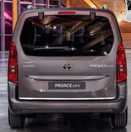 toyota-proace-city-2019-listwa-chrom-na-klape-tyl