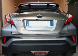 toyota-c-hr-listwa-chrom-na-klape-chromowana