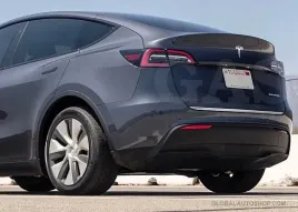 tesla-model-y-2019-listwa-chrom-na-klape