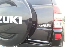 suzuki-grand-vitara-ii-3d-listwy-chrom-na-klape