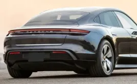 porsche-taycan-listwa-chrom-na-klape-bagaznik