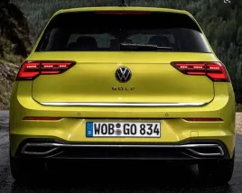 vw-golf-viii-8-hatchback-listwa-chrom-na-klape