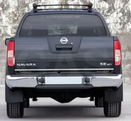 nissan-navara-iii-d40-05-14-listwa-chrom-na-klape