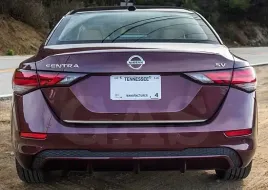 nissan-sentra-2020-listwa-chrom-na-klape