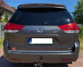 toyota-sienna-2010-listwa-chromowana-chrom-klapa