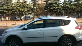 toyota-rav4-2019-suv-listwy-czarne-boczne-drzwi