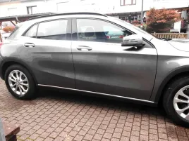 mercedes-gla-listwy-chrom-boczne-drzwi-ochronne
