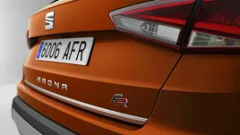 seat-arona-listwa-chrom-chromowana-na-klape