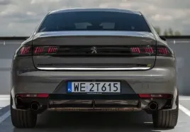 peugeot-508-ii-limuzyna-listwa-chrom-na-klape