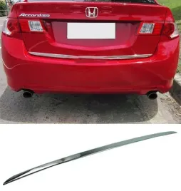 honda-accord-viii-sedan-cu-listwa-chrom-na-klape