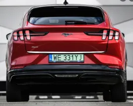 ford-mustang-mach-e-listwa-chrom-klapa-bagaznik