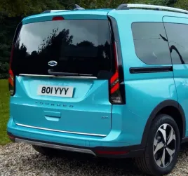 ford-tourneo-connect-listwa-chrom-klapa-bagaznik