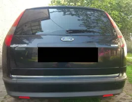 ford-focus-ii-kombi-listwa-chrom-na-klape-tuning