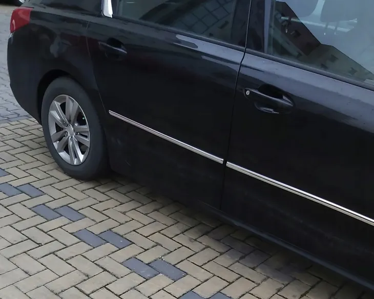 bmw-3-e90-e91-e92-e93-listwy-chrom-boczne-drzwi-wersja-europejska