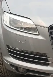 audi-q7-listwy-chromowane-na-halogeny-zderzak