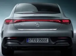 mercedes-eqe-2022-listwa-chrom-na-klape