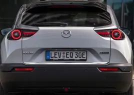 mazda-mx-30-2020-listwa-chrom-na-klape
