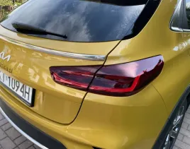 kia-xceed-listwa-chrom-klapa-bagaznik-tyl