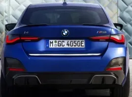 bmw-i4-2020-listwa-chrom-na-klape