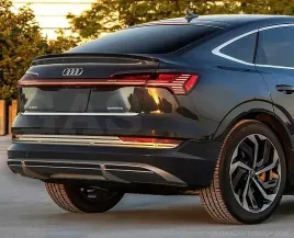 audi-e-tron-sportback-listwa-chrom-na-klape-tuning