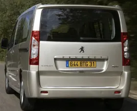 fiat-scudo-peugeot-expert-listwa-chrom-na-klape