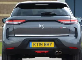 citroen-ds3-crossback-listwa-chrom-na-klape
