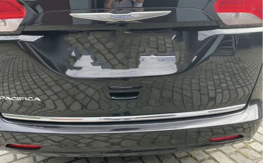chrysler-pacifica-2016-listwa-chrom-na-klape