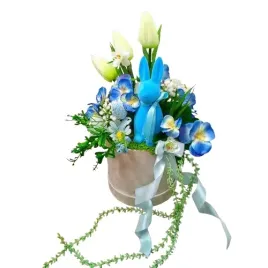 stroik-na-stol-komode-na-wielkanoc-welur-flower-niebieski-krolik-bratki-518