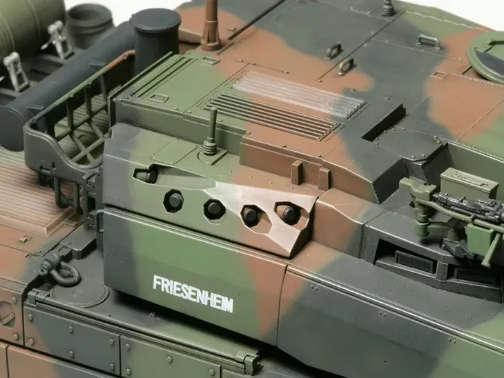 czolg-leclerc-series-2-model-35362-tamiya-stan-nowy