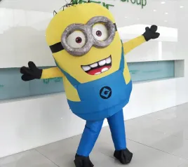 nadmuchiwany-kostium-minionka-z-wentylatorem-na-wzrost-150185-cm-halloween