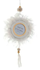 wiszaca-drewniana-ramka-zdjecia-piora-biale-10x10