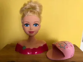 glowa-lalki-suszarka-do-paznokci-mozliwe-uszkodzenie-pudelka