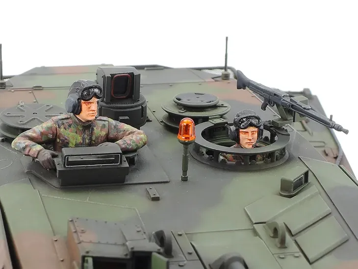 czolg-leopard-2a6-model-35271-tamiya-produkt-wprowadzony-do-obrotu-na-terenie-ue-przed-13-12-2024-tak