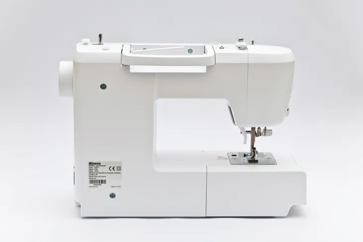 maszyna-do-szycia-minerva-decorexpert-glebokosc-produktu-18-cm