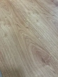 panele-laminowane-dziewczyna-od-paneli-dab-orlean-8mm-ac4