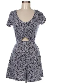 a2d013-granatowy-kombinezon-w-biale-kwiatki-hollister-s