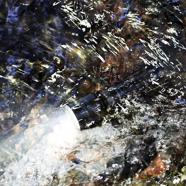 latarka-led-fenix-c7-stan-nowy-uszkodzony-nie