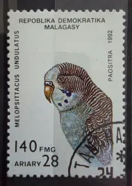 znaczek-fauna-ptaki-papugi-malagasy-kasowany-r5