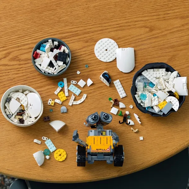 klocki-disney-pixar-43279-wall-e-i-ewa-wnd-d5