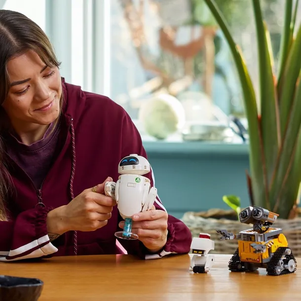 klocki-disney-pixar-43279-wall-e-i-ewa-wnd-d5