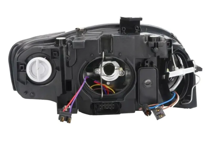 reflektor-lampa-przod-audi-a4-b7-stan-nowy