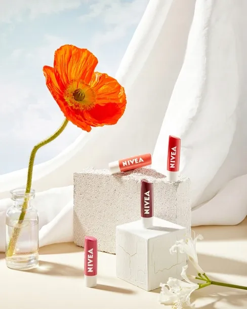 nivea-pomadka-ochronna-do-ust-cherry-shine-marka-nivea
