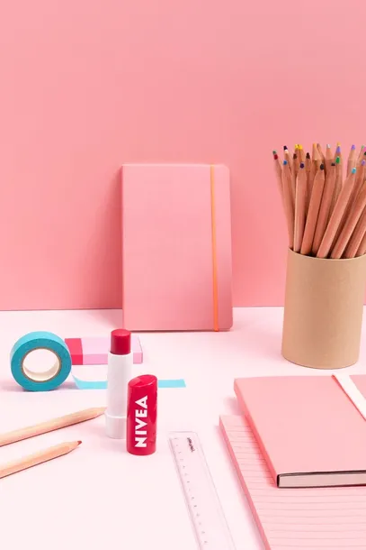 nivea-pomadka-ochronna-do-ust-cherry-shine-waga-z-opakowaniem-19-kg