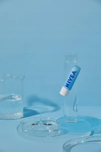 nivea-pomadka-ochronna-do-ust-hydro-care-marka-nivea