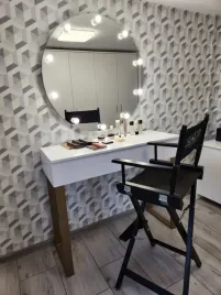 toaletka-ami-120-okragle-zlote-nogi-do-makijazu-makeupu