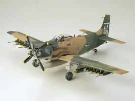 samolot-douglas-a-1j-skyraider-model-61073-tamiya