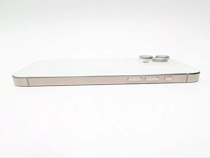 apple-iphone-15-pro-max-512-bialy-or-esim-funkcje-aparatu-autofocus-cyfrowa-stabilizacja-obrazu-hdr-lampa-blyskowa-nagrywanie-wideo-optyczna-stabilizacja-obrazu-panorama-samowyzwalacz-wykrywanie-twarzy-zdjecia-seryjne-zoom