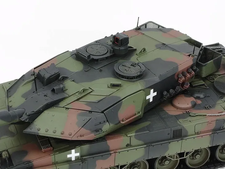 czolg-leopard-2a6-ukraine-model-25207-tamiya-stan-nowy