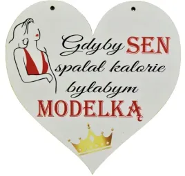 zawieszka-tabliczka-serce-nadruk-modelka