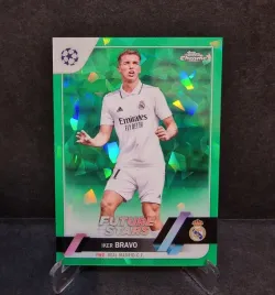 2023-24-topps-chrome-iker-bravo-70-green-refractor-real-madryt-lu7